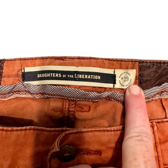 Anthropologie Daughters of the Liberation Lyon Coral Modern Cargo Pants - Sz 29 - Picture 7 of 9